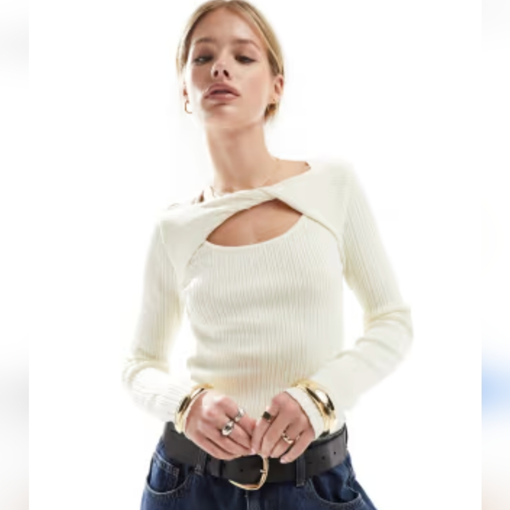 NWT Jessica Simpson Stylish Cream Pull-On Cut-Out Twist-Front Sweater. Size-L - Picture 3 of 16